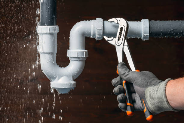 Professional Emergency Plumber technician working in Garfield, TX